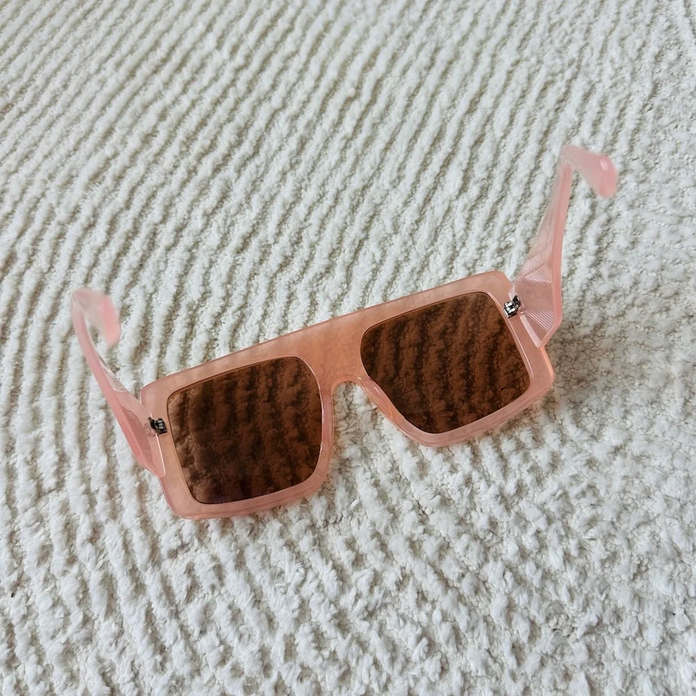 🔥BUNDLE ME🔥Oversized Pink Square Fashion Sunglasses Perfect for Any Season - Picture 6 of 6